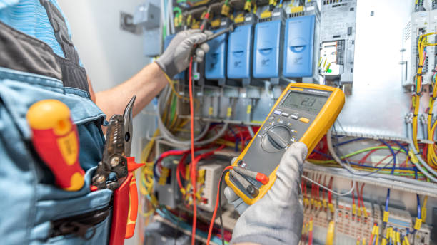 Best Licensed Electrician  in Crestwood, KY